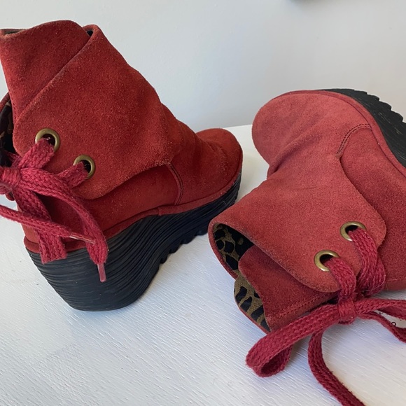 FLY LONDON Yama wedge ankle bootie, size 39